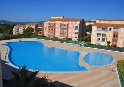 Zen A Avec Jardin, Piscine, Tennis, Proche Mer Frejus