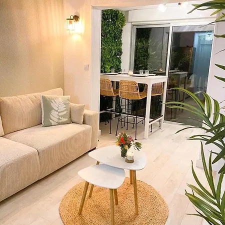 Zen A Avec Jardin, Piscine, Tennis, Proche Mer Frejus